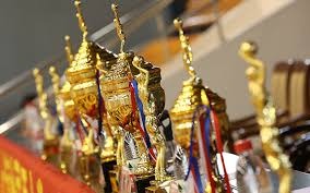 谢恩·比伯在 2020 年以三冠王姿态全票夺得美联赛扬奖